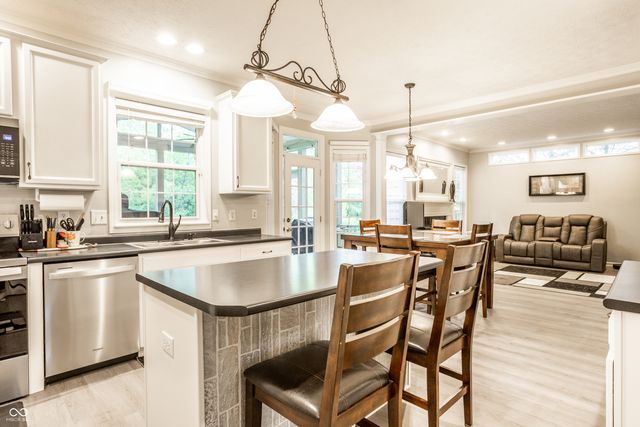 6557 Yorkshire Circle, Zionsville, IN 46077