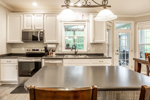 6557 Yorkshire Circle, Zionsville, IN 46077