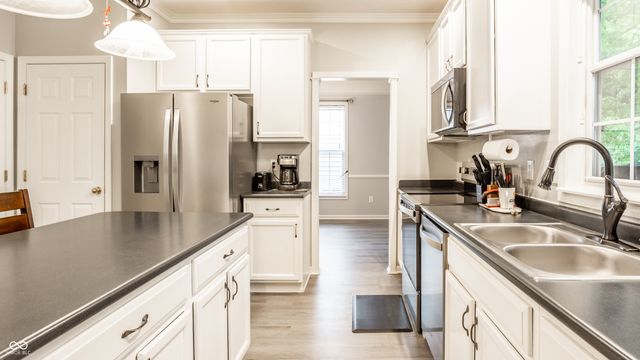 6557 Yorkshire Circle, Zionsville, IN 46077