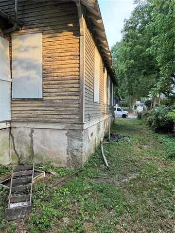 384 Hopkins Street SW, Atlanta, GA 30310