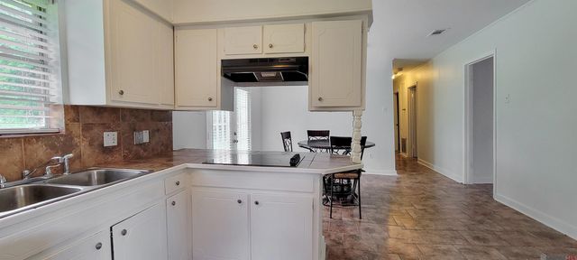 5740 D'juanna Dr, Baton Rouge, LA 70811