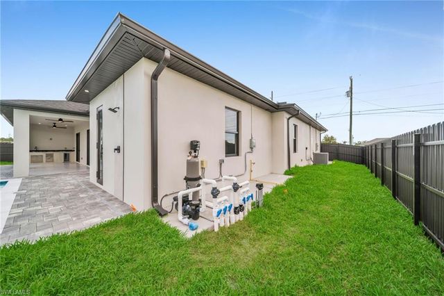 1049 Embers PKWY W, Cape Coral, FL 33993