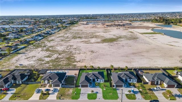 1049 Embers PKWY W, Cape Coral, FL 33993