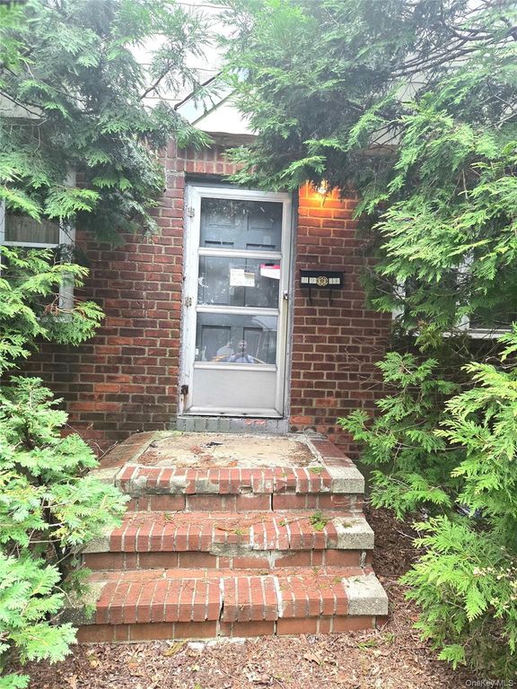 8116 264th Street, Floral Park, NY 11004 — photo 2
