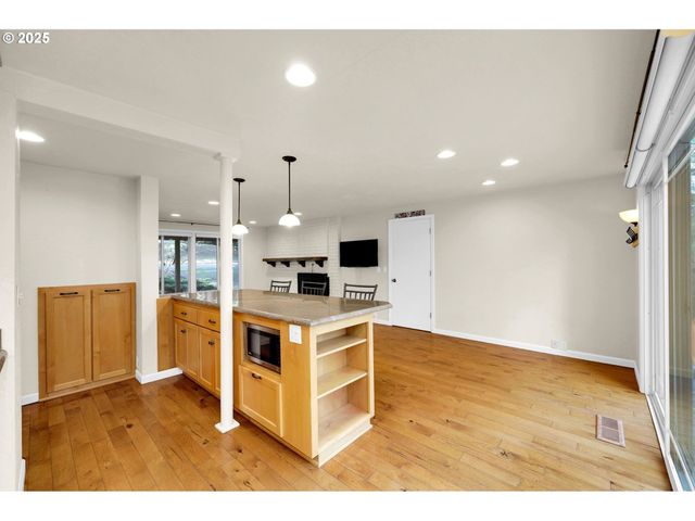 4103 BRAE BURN Dr, Eugene, OR 97405