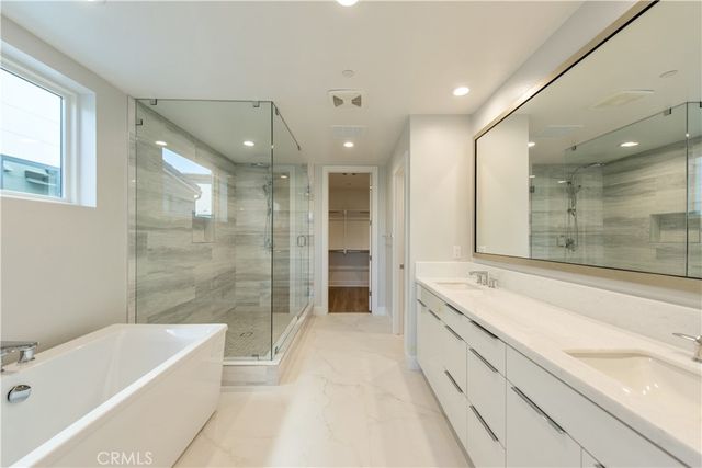 209 Mask, Irvine, CA 92618