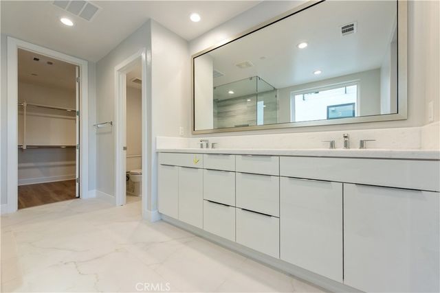 209 Mask, Irvine, CA 92618