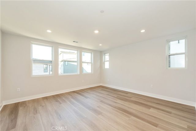 209 Mask, Irvine, CA 92618