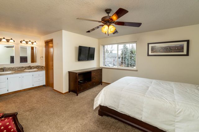 3023 NE Lansing Court, Bend, OR 97701