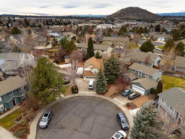 3023 NE Lansing Court, Bend, OR 97701