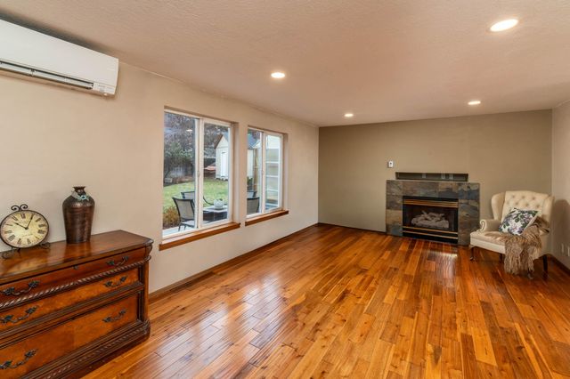 3023 NE Lansing Court, Bend, OR 97701