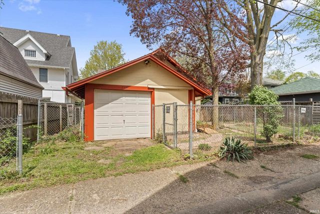 212 Marquette Avenue, South Bend, IN 46617