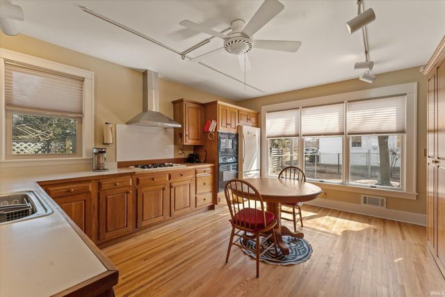 212 Marquette Avenue, South Bend, IN 46617