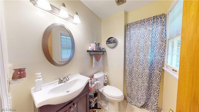 6061 Chapel Road, Madison, OH 44057