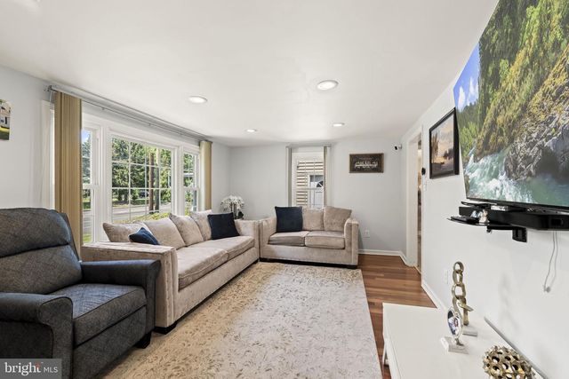 1329 W COUNTY LINE RD, Hatboro, PA 19040