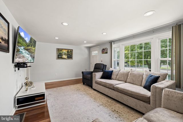 1329 W COUNTY LINE RD, Hatboro, PA 19040