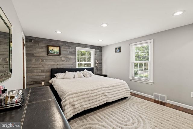 1329 W COUNTY LINE RD, Hatboro, PA 19040