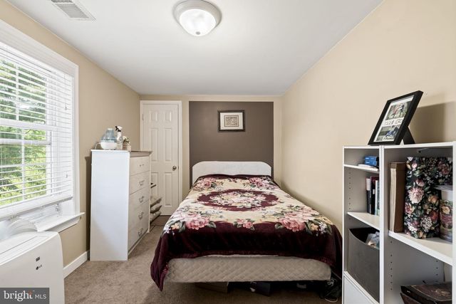 1329 W COUNTY LINE RD, Hatboro, PA 19040