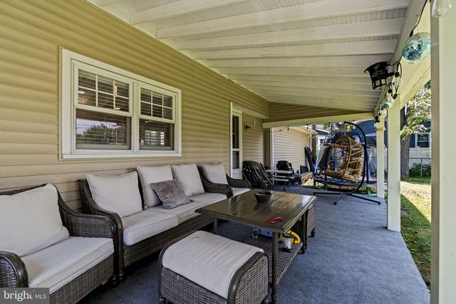 1329 W COUNTY LINE RD, Hatboro, PA 19040