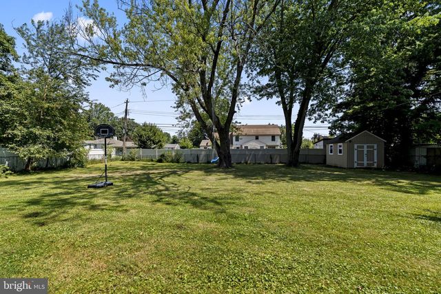 1329 W COUNTY LINE RD, Hatboro, PA 19040