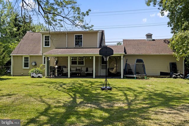 1329 W COUNTY LINE RD, Hatboro, PA 19040