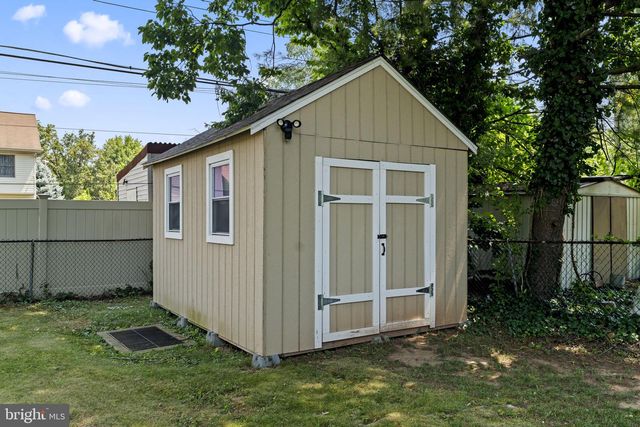 1329 W COUNTY LINE RD, Hatboro, PA 19040