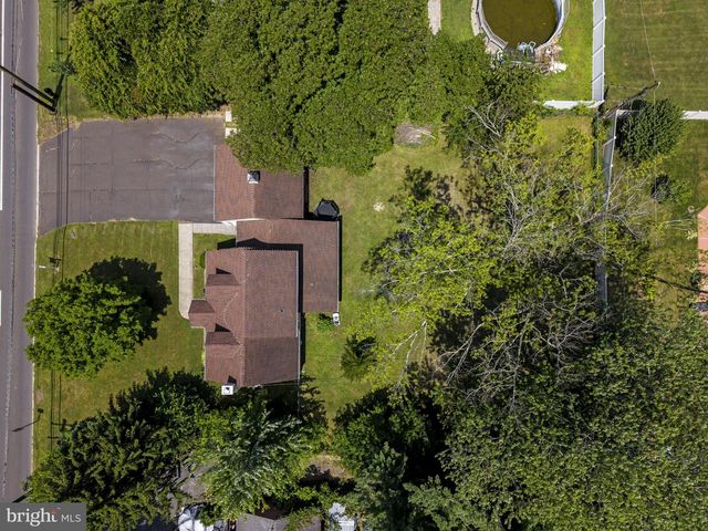 1329 W COUNTY LINE RD, Hatboro, PA 19040