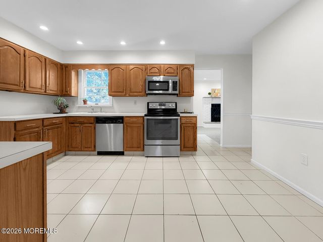 7 Meadow Court, Hazlet, NJ 07730