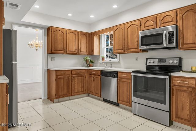 7 Meadow Court, Hazlet, NJ 07730