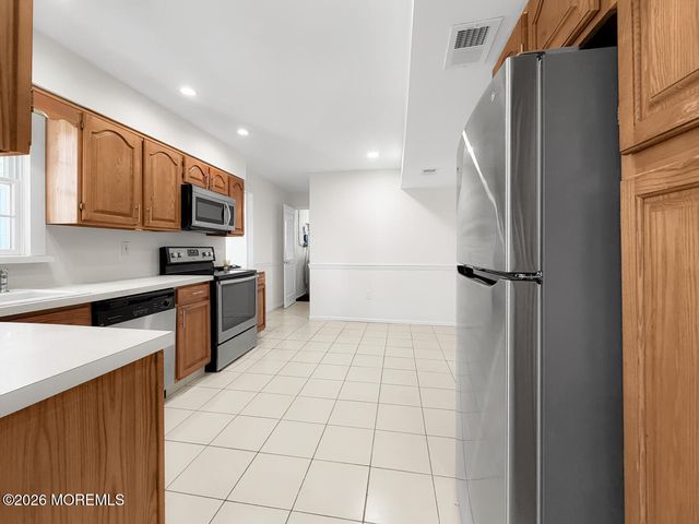 7 Meadow Court, Hazlet, NJ 07730