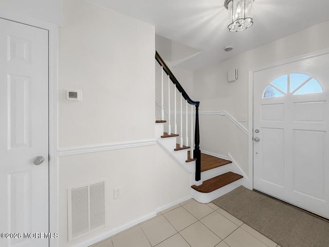 7 Meadow Court, Hazlet, NJ 07730