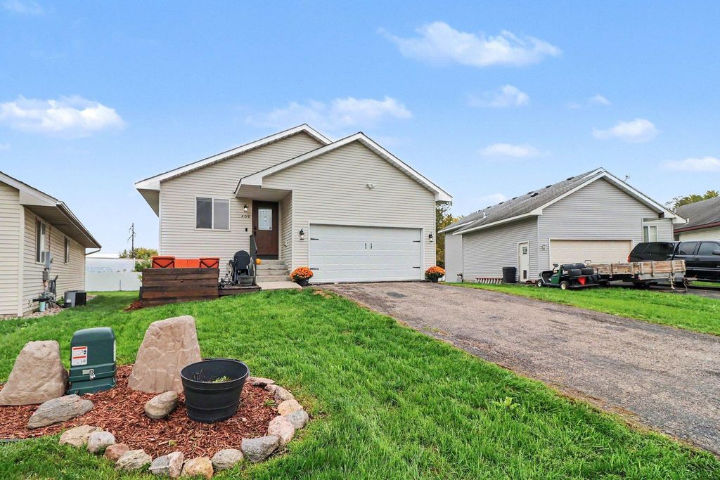 409 Juniper Lane NW, Montgomery, MN 56069 — photo 2