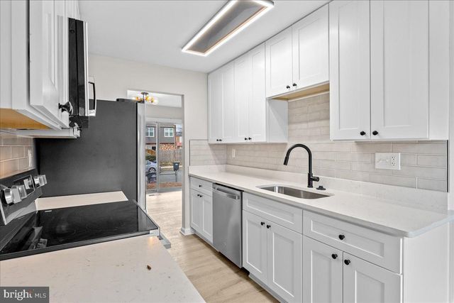 1360 BARNABY TER SE, Washington, DC 20032