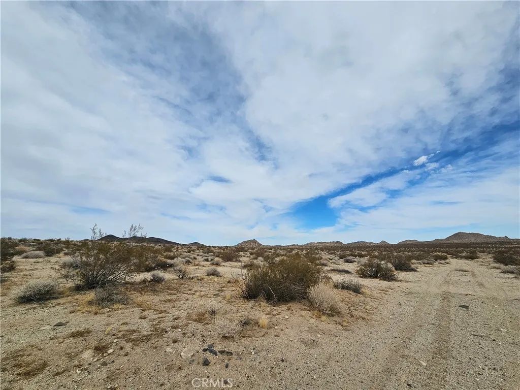 402 Rose Ln., Lucerne Valley, CA 92356