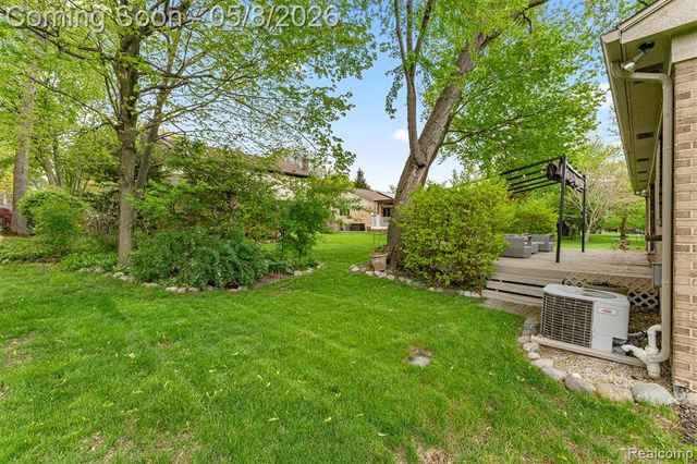 34048 Fonville Drive, Livonia, MI 48152