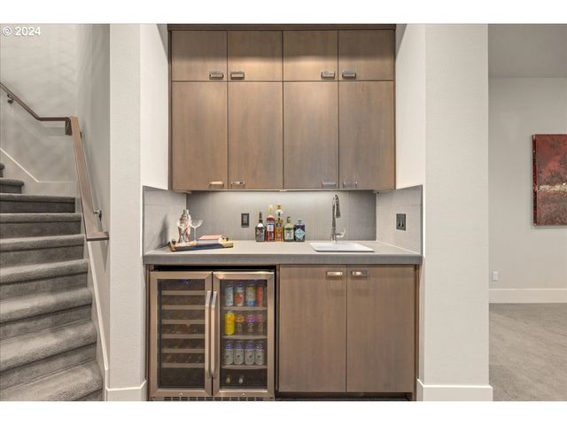 893 CEDAR St, Lake Oswego, OR 97034