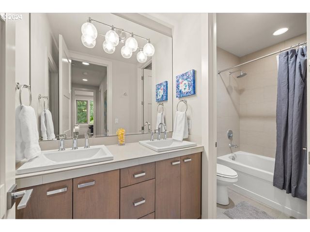 893 CEDAR St, Lake Oswego, OR 97034