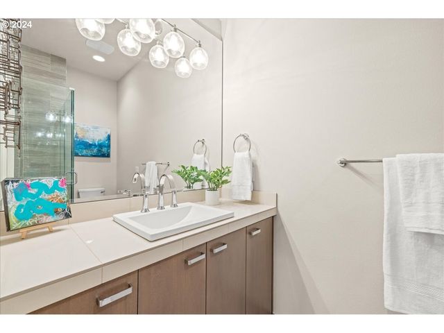 893 CEDAR St, Lake Oswego, OR 97034