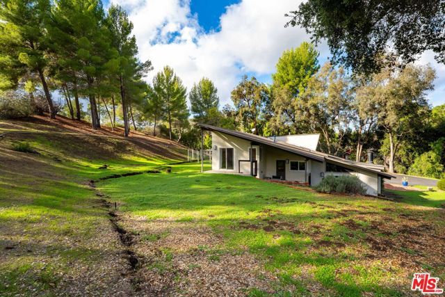 2171 Mckain Street, Calabasas, CA 91302