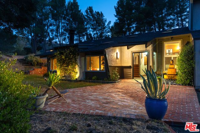 2171 Mckain Street, Calabasas, CA 91302