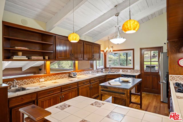 2171 Mckain Street, Calabasas, CA 91302