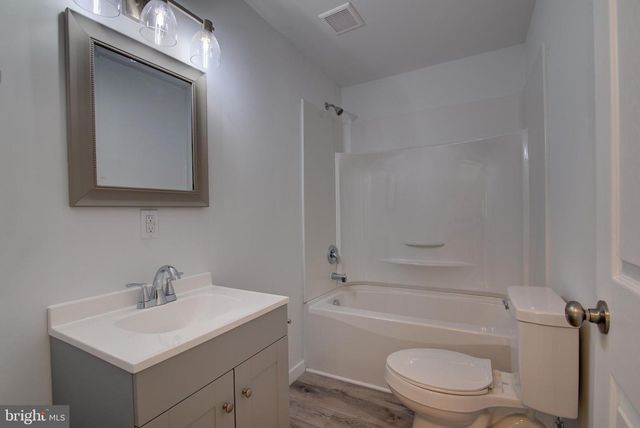10061 KINGS, Montross, VA 22520