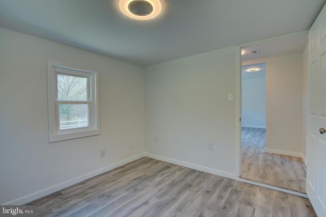 10061 KINGS, Montross, VA 22520