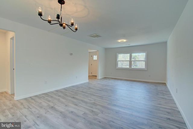 10061 KINGS, Montross, VA 22520