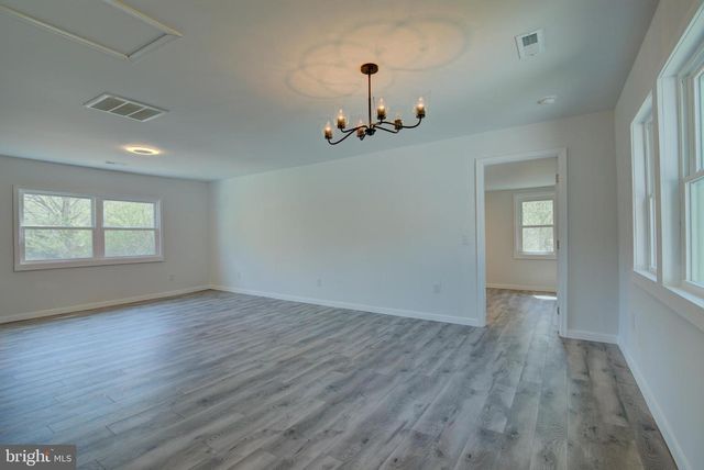 10061 KINGS, Montross, VA 22520
