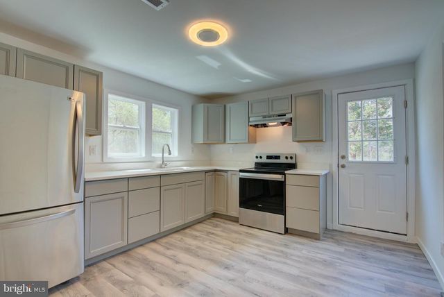 10061 KINGS, Montross, VA 22520