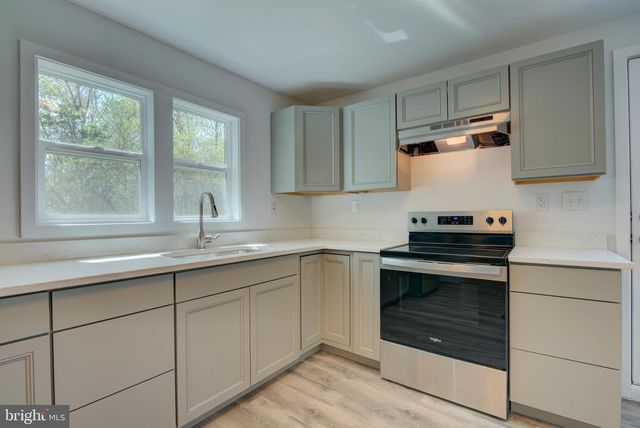 10061 KINGS, Montross, VA 22520