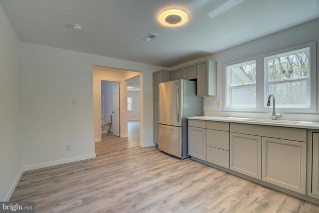 10061 KINGS, Montross, VA 22520