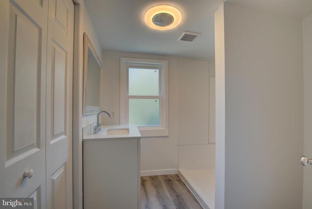10061 KINGS, Montross, VA 22520