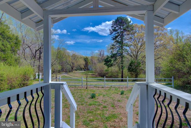 10061 KINGS, Montross, VA 22520